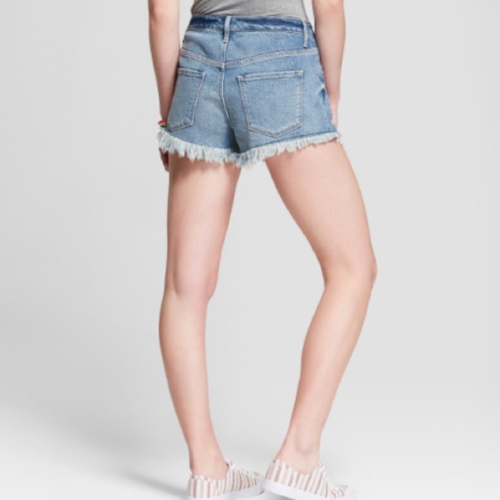 High waisted distressed denim shorts w/ lace trim - Picture 2 of 5